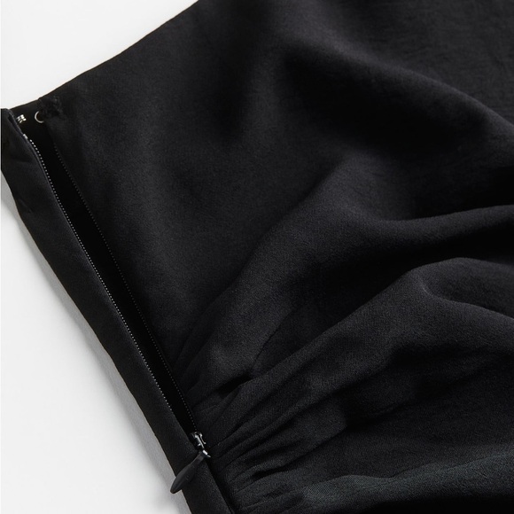 214 H&M | EUC Turkey Black One-Shoulder Mini Dress (size XS) - Picture 5 of 12